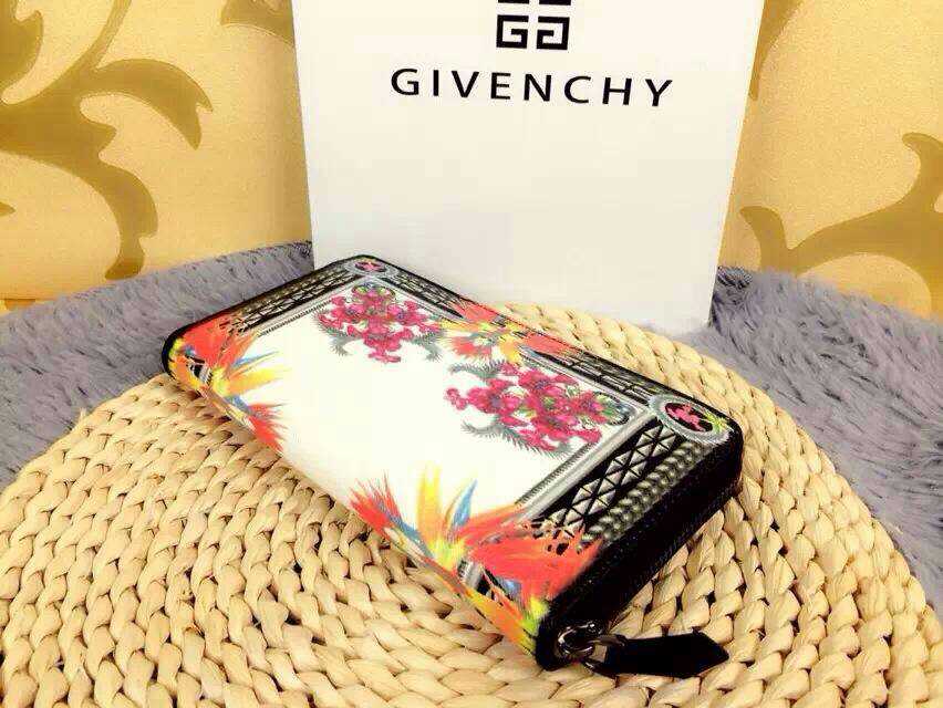 個性的なデザ 人気ブランドGivenchy 実物の写真 N品スーパーコピー代引き対応国内発送後払い安全必ず届く優良サイト